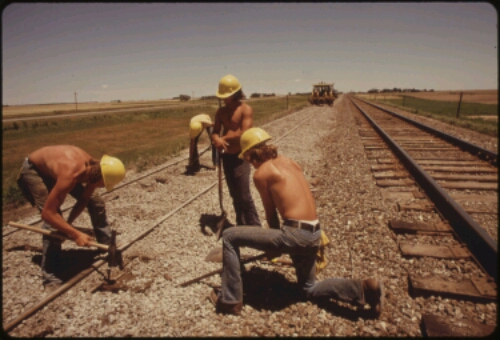 RAILROAD_WORK_CREW_IMPROVES_THE_TRACKS_AND_BED_OF_THE_ATCHISON__TOPEKA_AND_SANTA_FE_RAILROAD_NEAR_BELLEFONT__KANSAS..._-_NARA_-_556012.jpg image